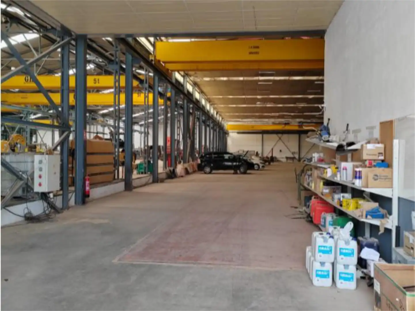 Nau industrial de lloguer a Calle Alcaudete, 7, Renfe - Bulevar 1ª y 2ª Fase Nau industrial de lloguer en Jaén amb Aire condicionat, Calefacció i Moblat
