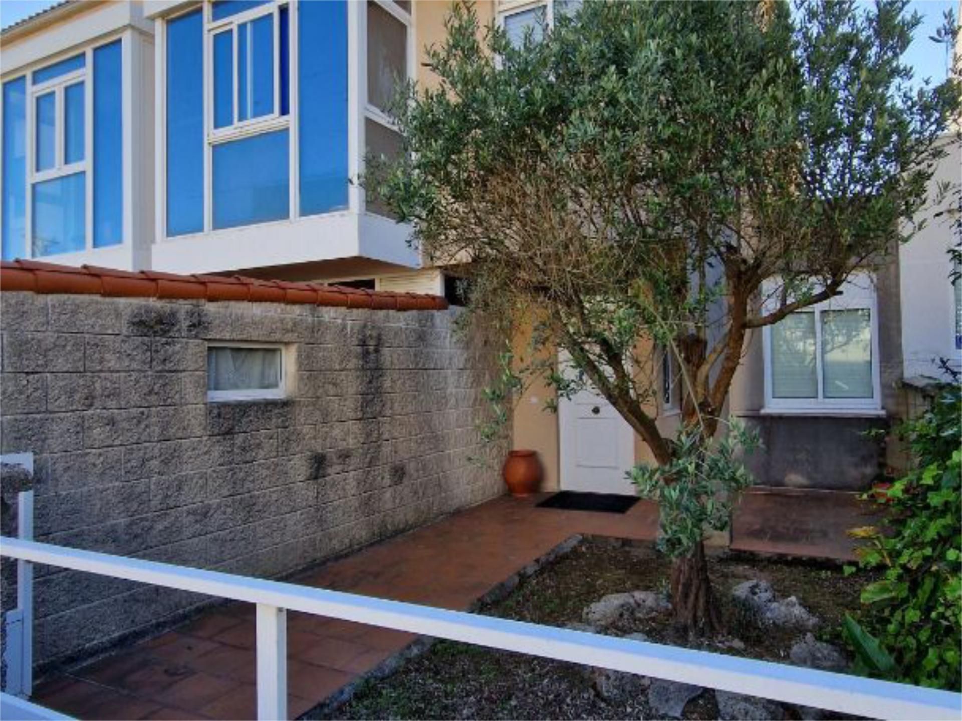 Vista exterior de Casa adosada en venda en Culleredo amb Jardí privat, Parquet i Terrassa