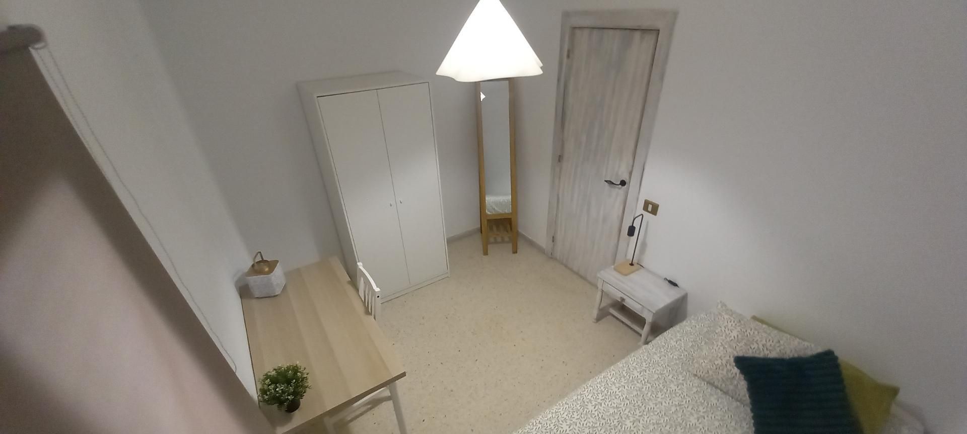 Bedroom of Flat to share in Las Palmas de Gran Canaria  with Furnished, Oven and Washing machine