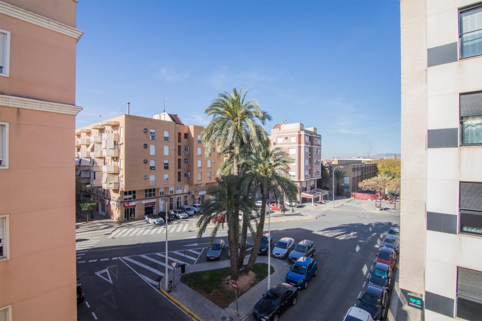 Vista exterior de Piso de alquiler en Elche / Elx con Balcón