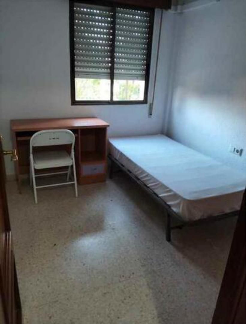 Bedroom of Flat to share in  Huelva Capital