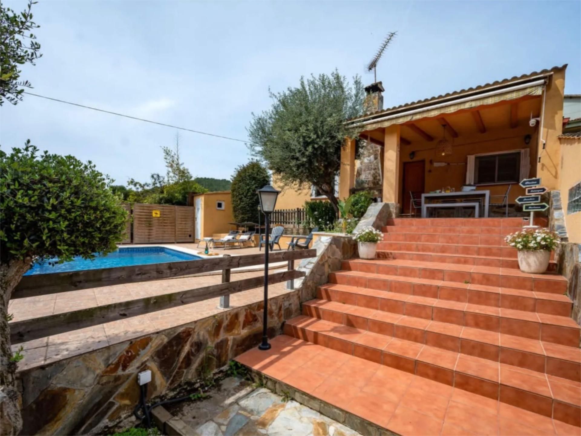 Vista exterior de Pis en venda en Castellet i la Gornal amb Jardí privat, Terrassa i Traster