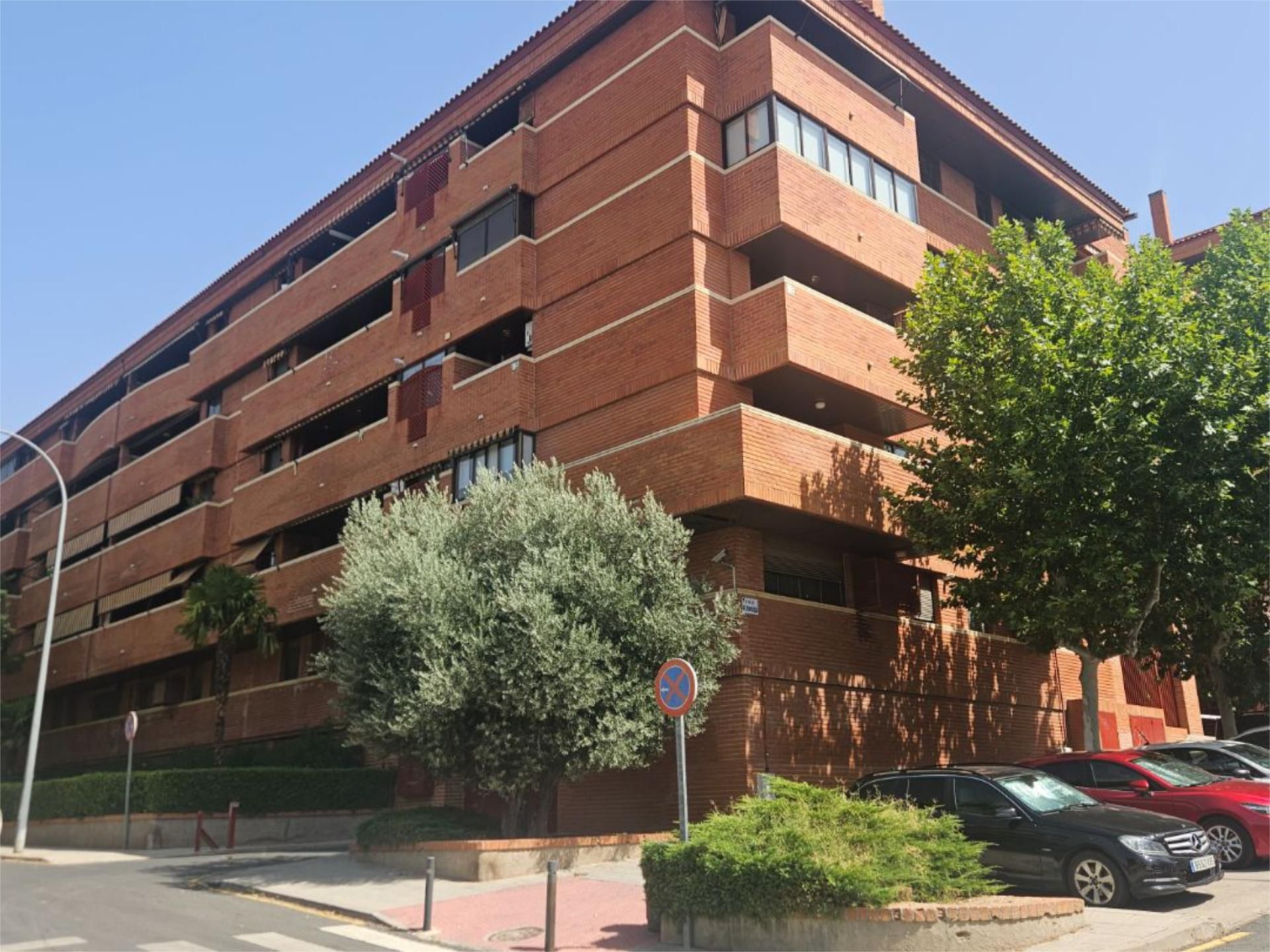 Vista exterior de Pis de lloguer en  Toledo Capital amb Aire condicionat, Terrassa i Piscina