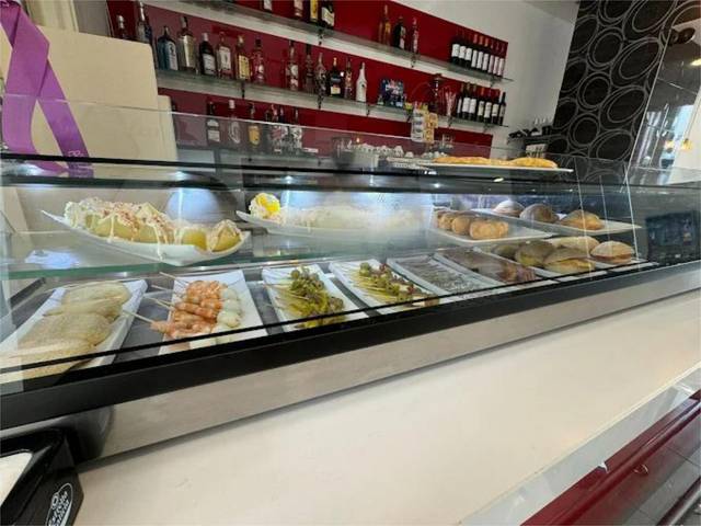 Local comercial en Alquiler en Plaza Rocamador, 6 en Universidad - Las Huelgas