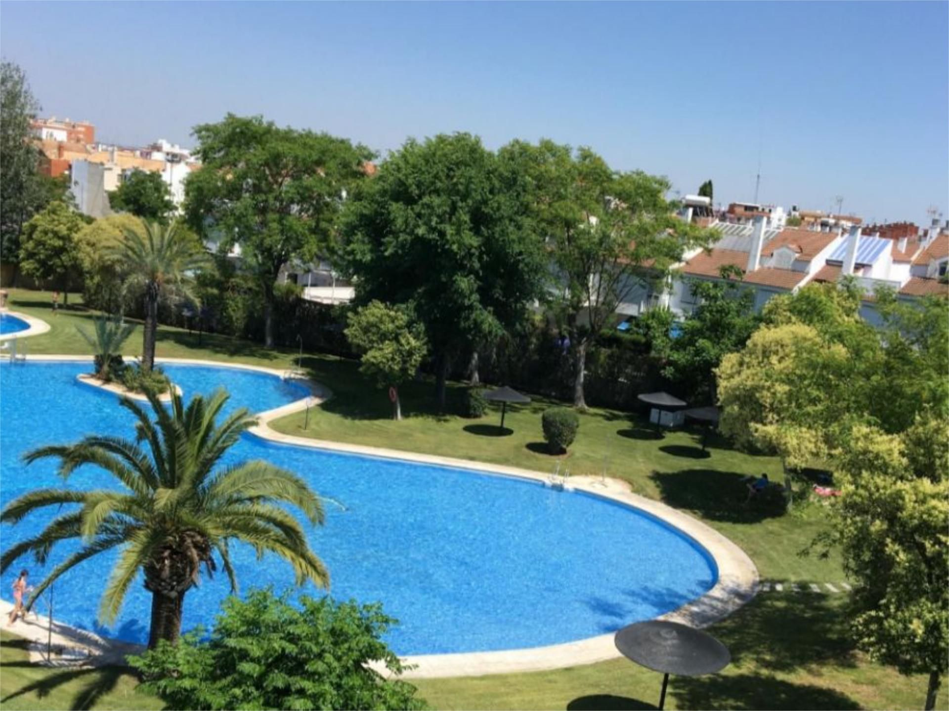 Piscina de Casa adosada per a compartir en Mairena del Aljarafe amb Aire condicionat, Calefacció i Jardí privat
