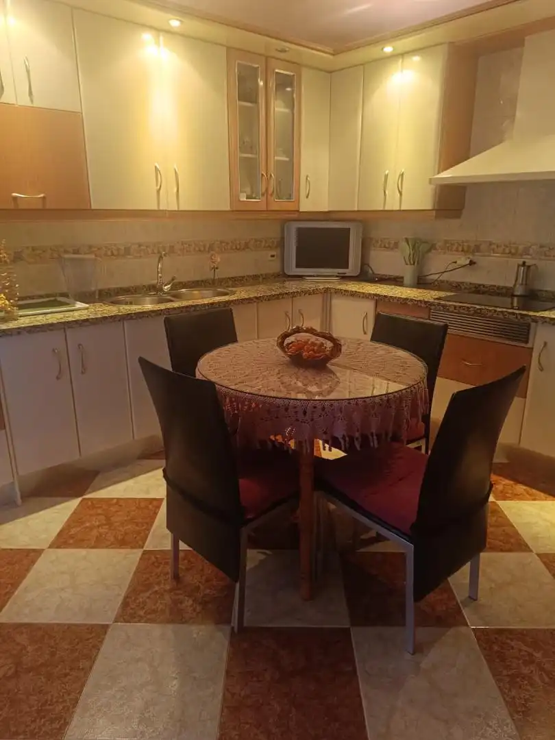 Casa adosada en venta en Calle Nuestra Abuela, 31, Alcalá la Real Cocina de Casa adosada en venta en Alcalá la Real con Aire acondicionado, Terraza y Balcón