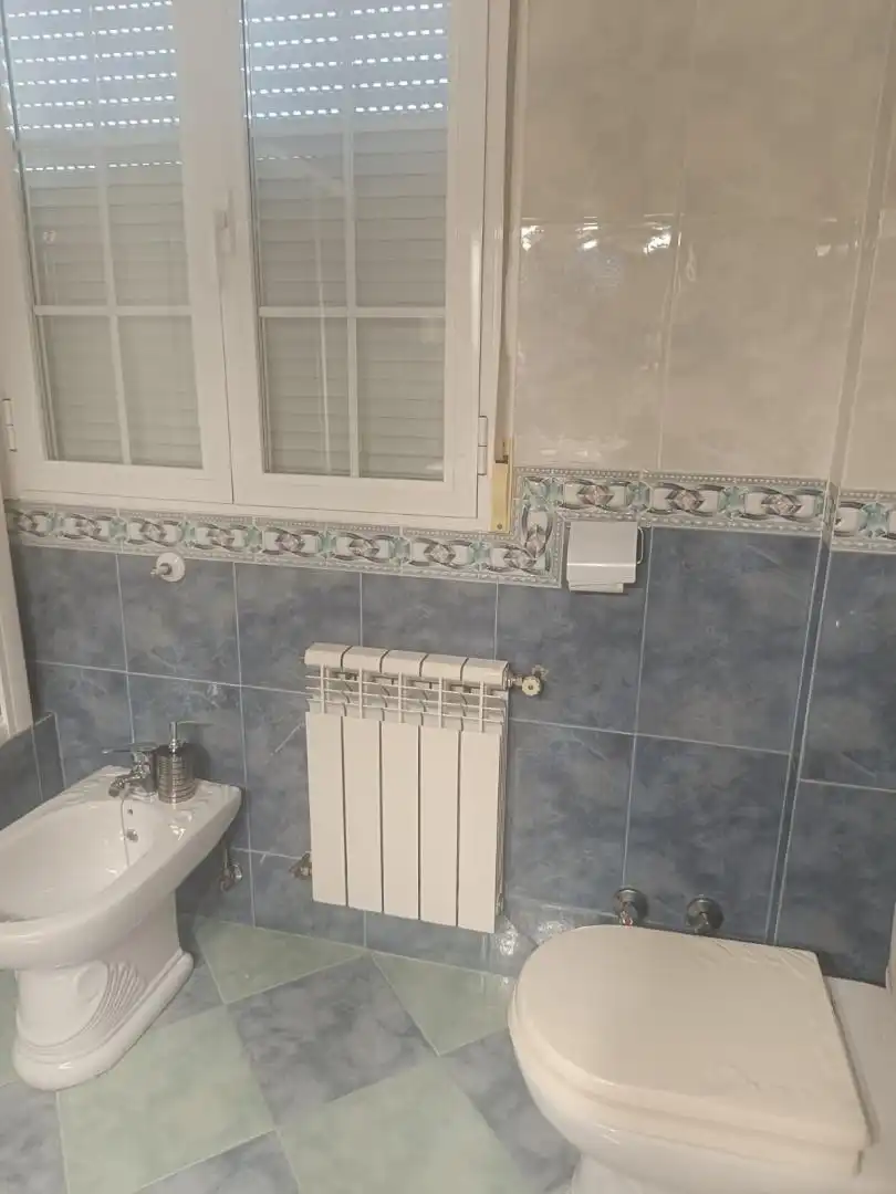 Casa adosada en venta en Calle Nuestra Abuela, 31, Alcalá la Real Baño de Casa adosada en venta en Alcalá la Real con Aire acondicionado, Terraza y Balcón