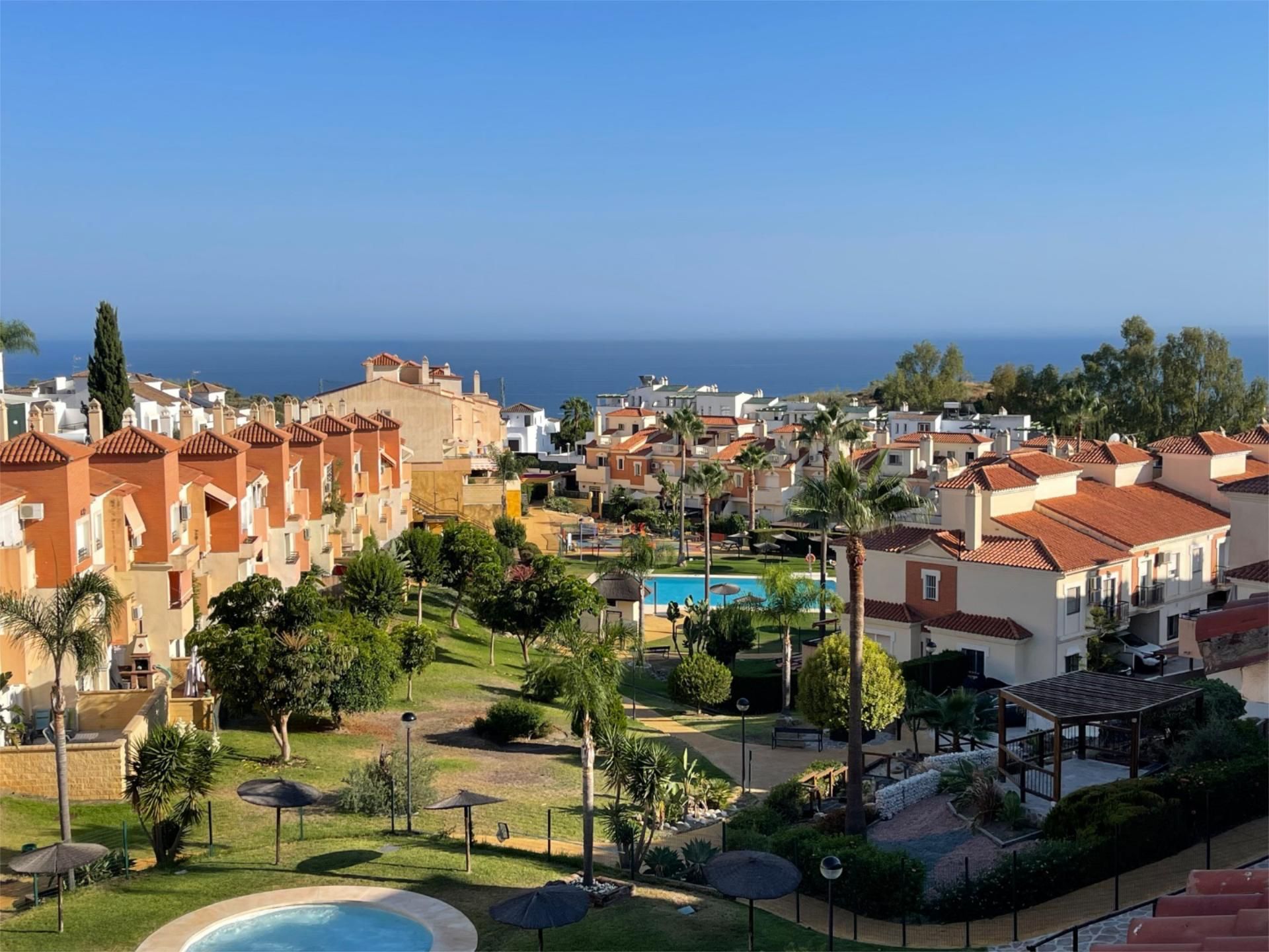Vista exterior de Pis en venda en Rincón de la Victoria amb Aire condicionat, Terrassa i Piscina