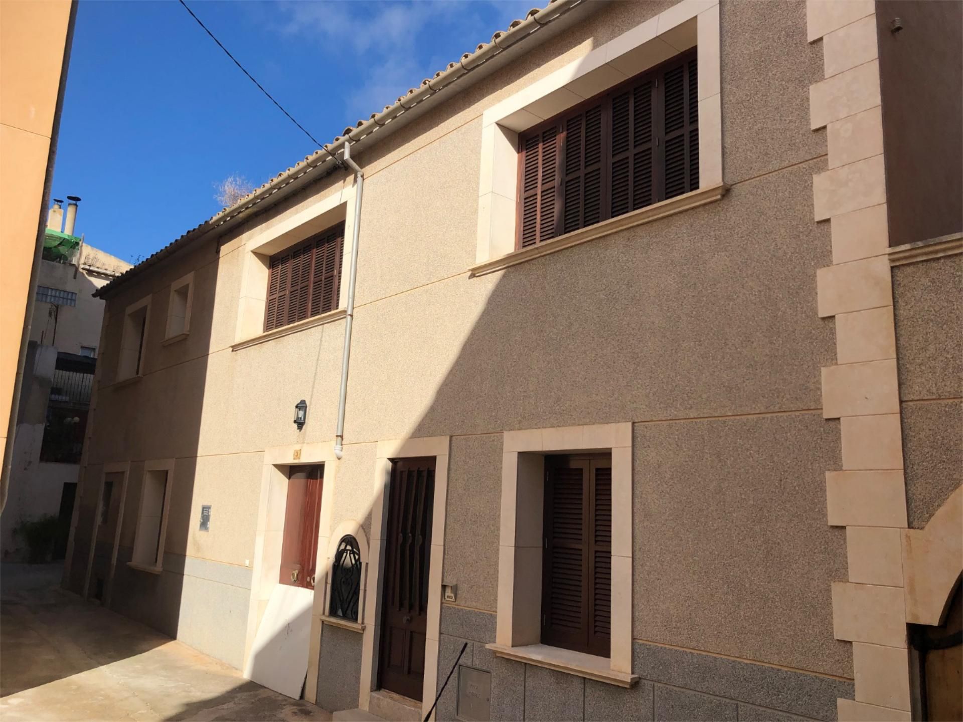 Vista exterior de Casa adosada en venda en Santa Eugènia amb Terrassa, Traster i Balcó