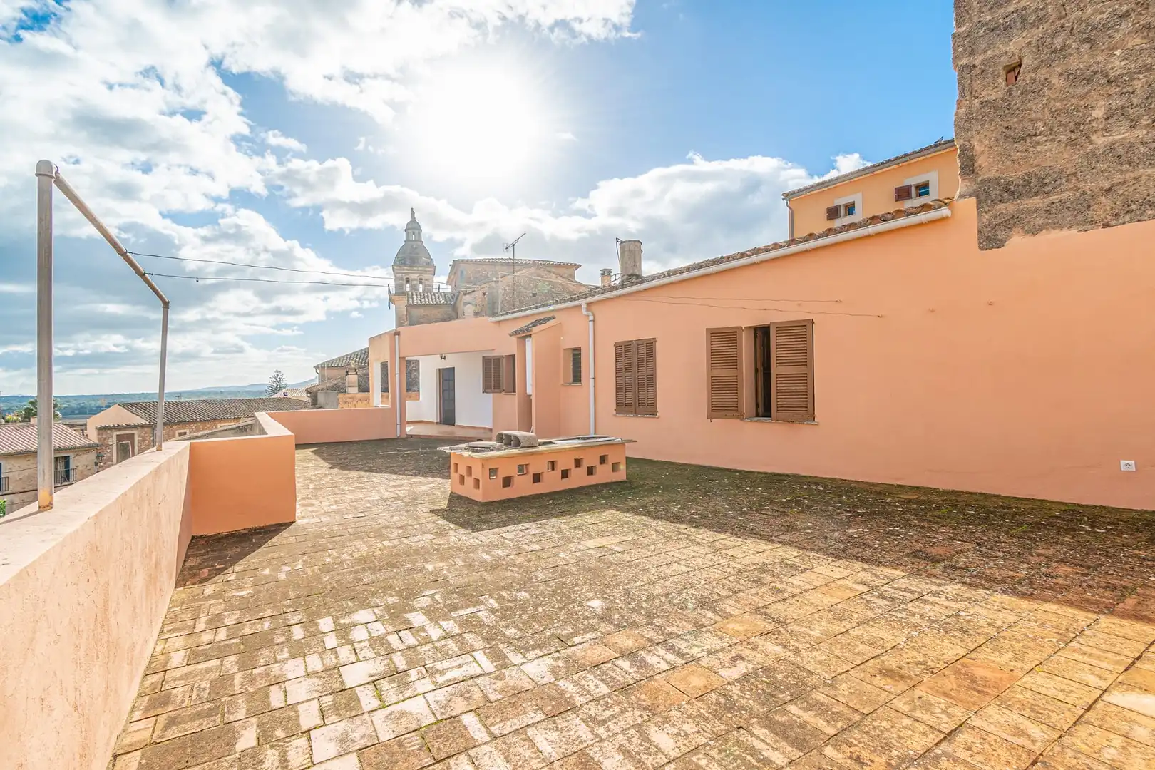 Vista exterior de Casa adosada en venda en Santa Eugènia amb Terrassa, Traster i Balcó