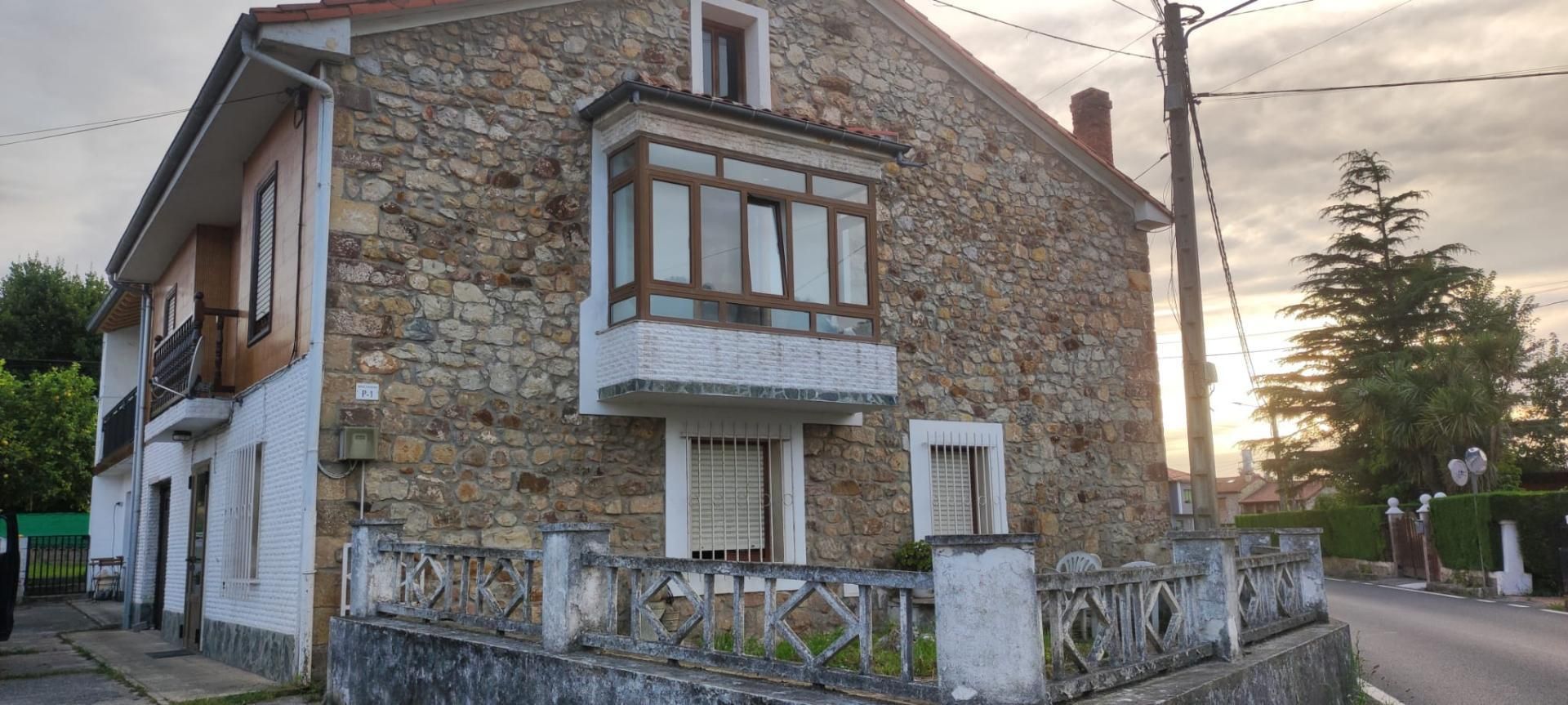 Exterior view of Single-family semi-detached for sale in Polanco  with Balcony