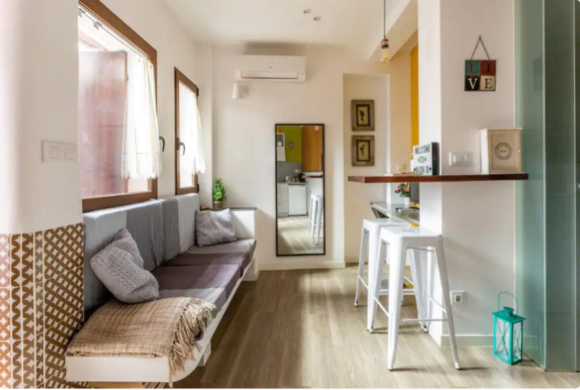 Sala d'estar de Apartament de lloguer en  Madrid Capital amb Aire condicionat, Calefacció i Parquet