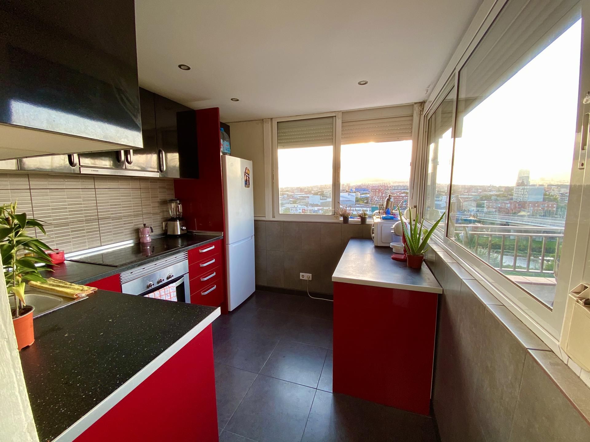 Kitchen of Flat for sale in Santa Coloma de Gramenet  with Air Conditioner, Terrace and Balcony
