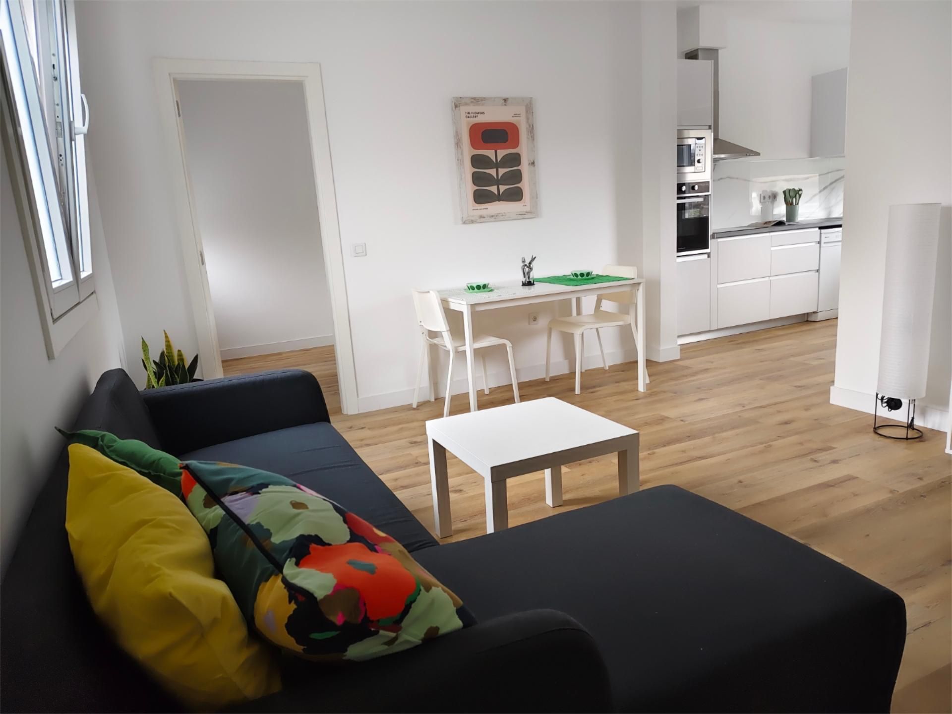 Sala d'estar de Pis de lloguer en Las Palmas de Gran Canaria amb Parquet, Moblat i Forn
