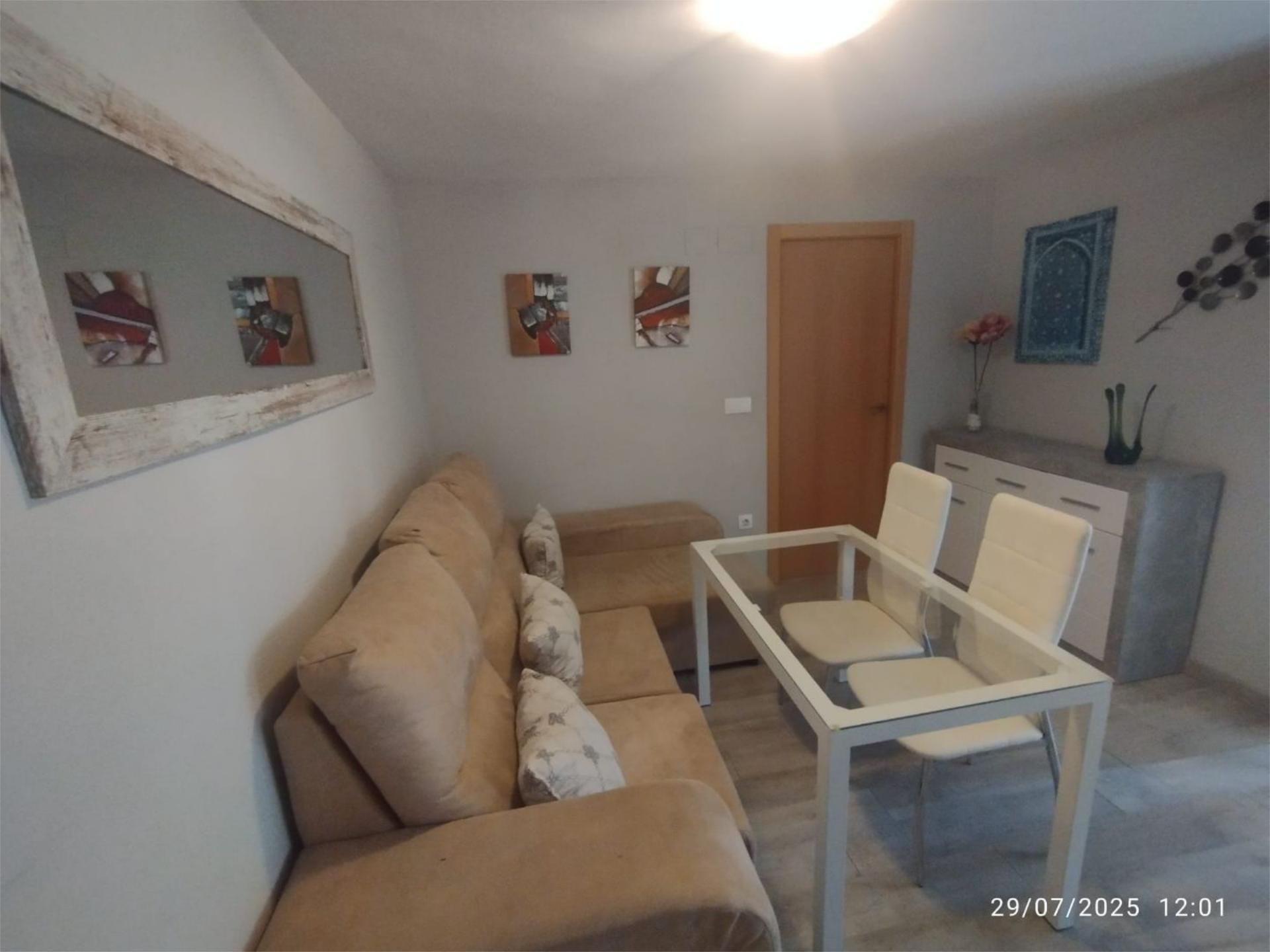 Sala d'estar de Pis de lloguer en  Córdoba Capital amb Aire condicionat i Moblat