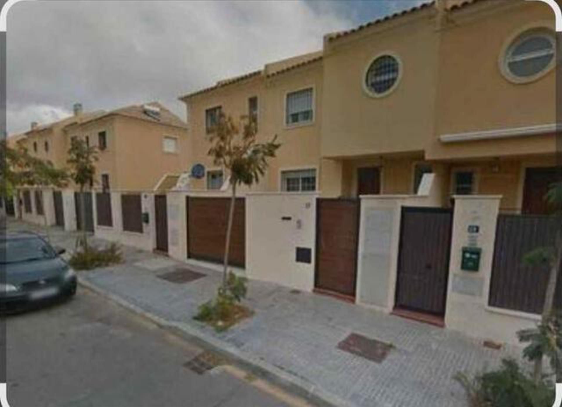 Single-family semi-detached to rent in Distrito Zeta - Recinto Ferial Cortijo de Torres