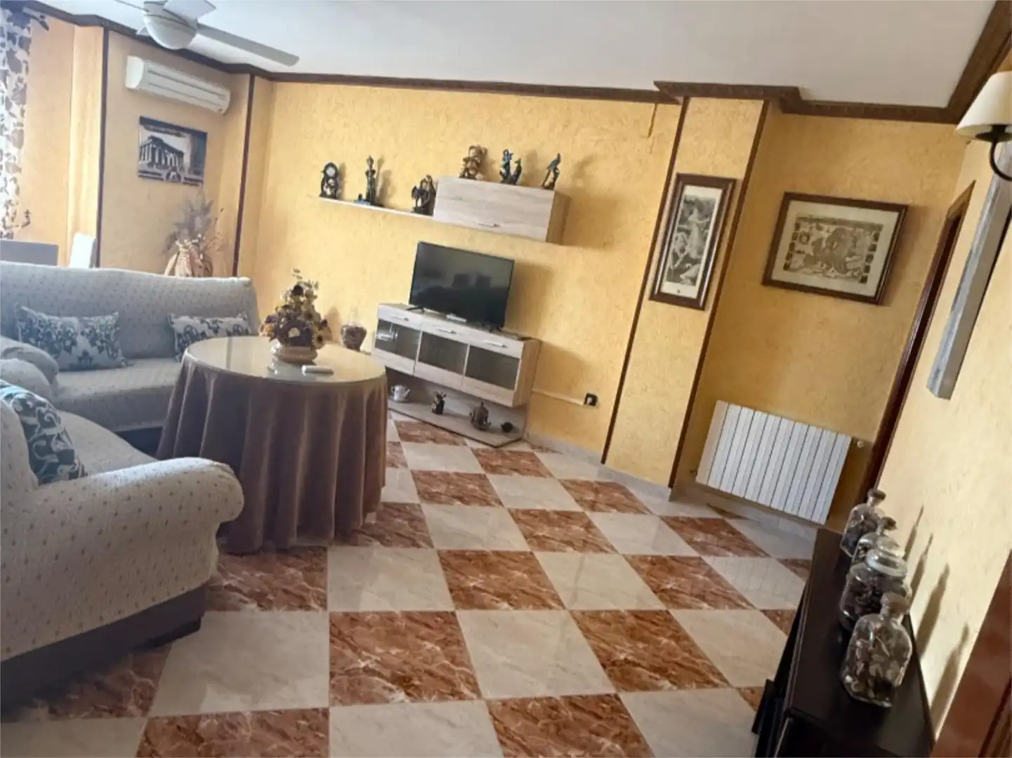 Piso de alquiler en Calle de Jacinto Rodero, 36, Castellar Sala de estar de Piso de alquiler en Castellar con Aire acondicionado, Calefacción y Amueblado