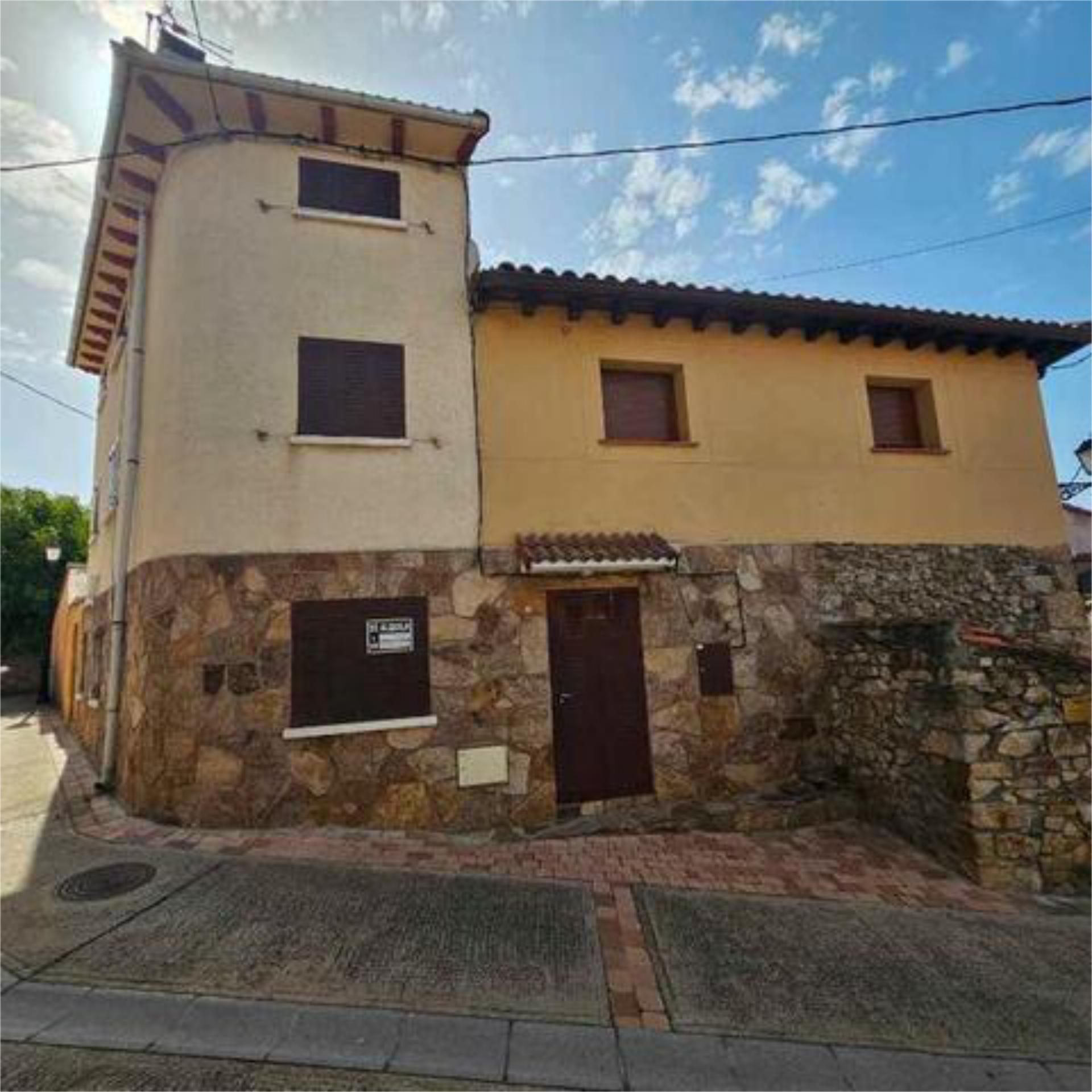 Vista exterior de Casa o xalet de lloguer en Braojos amb Traster i Moblat