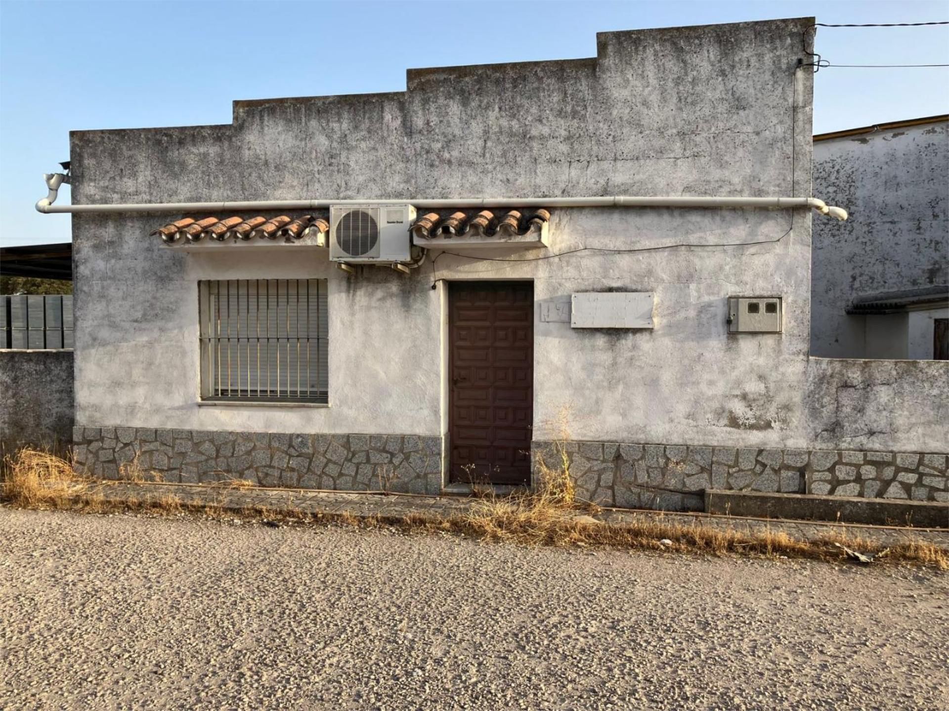 Vista exterior de Local de lloguer en Casar de Cáceres