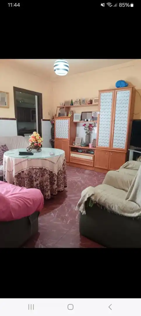 Casa adosada en venta en Calle Granada, 75, Martos Sala de estar de Casa adosada en venta en Martos con Aire acondicionado, Jardín privado y Piscina