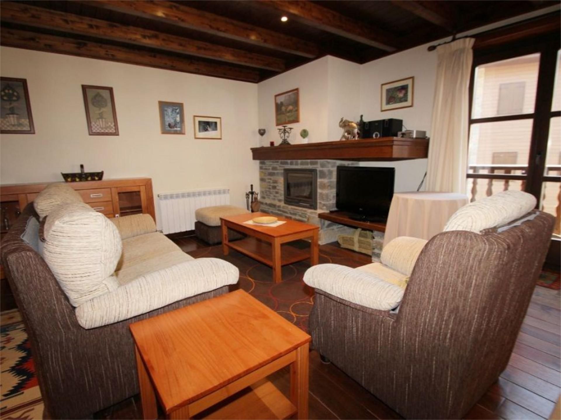 Living room of Flat to rent in Naut Aran  with Heating, Private garden and Terrace