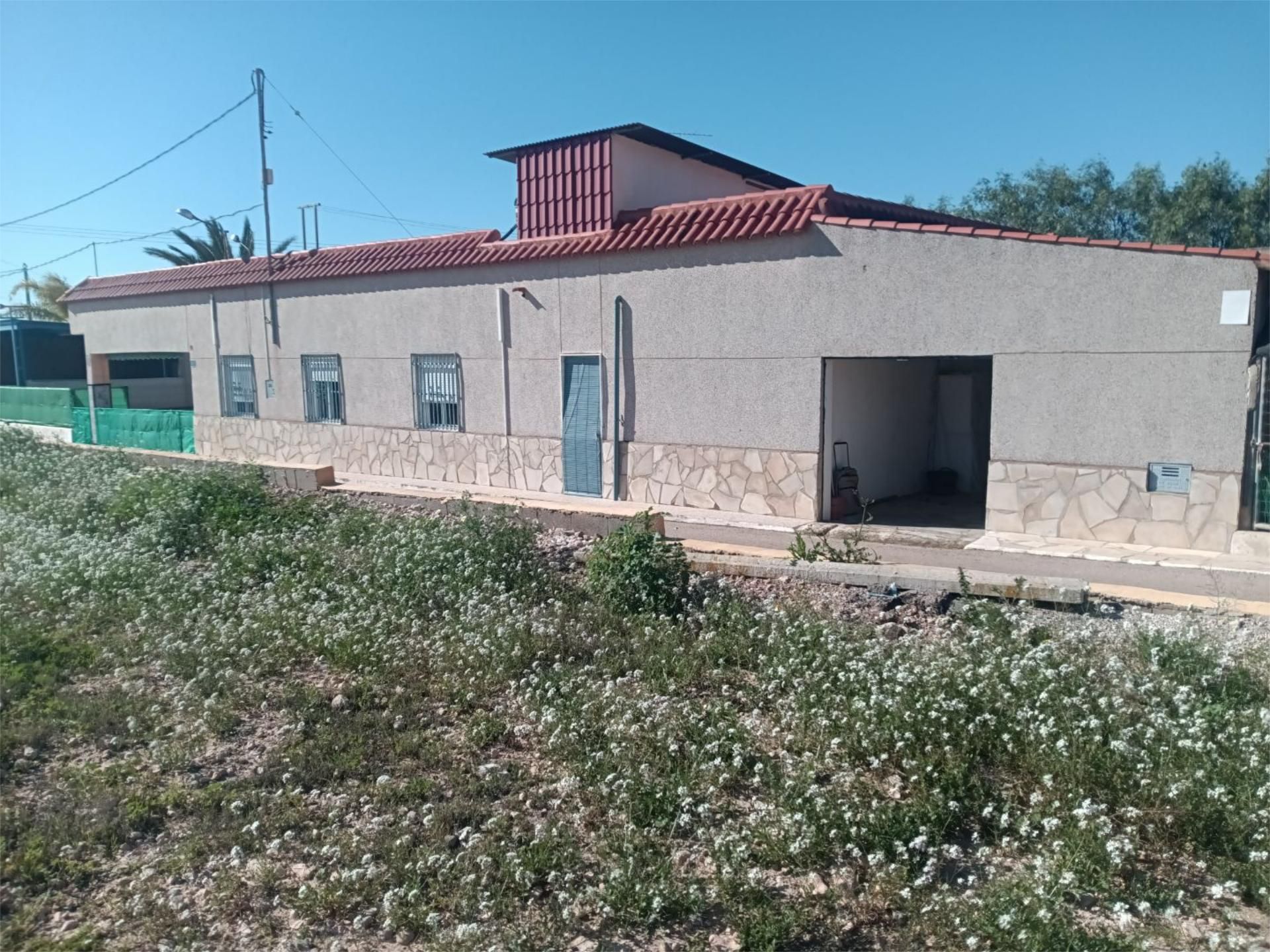 Vista exterior de Casa adosada en venda en Crevillent amb Aire condicionat, Jardí privat i Piscina