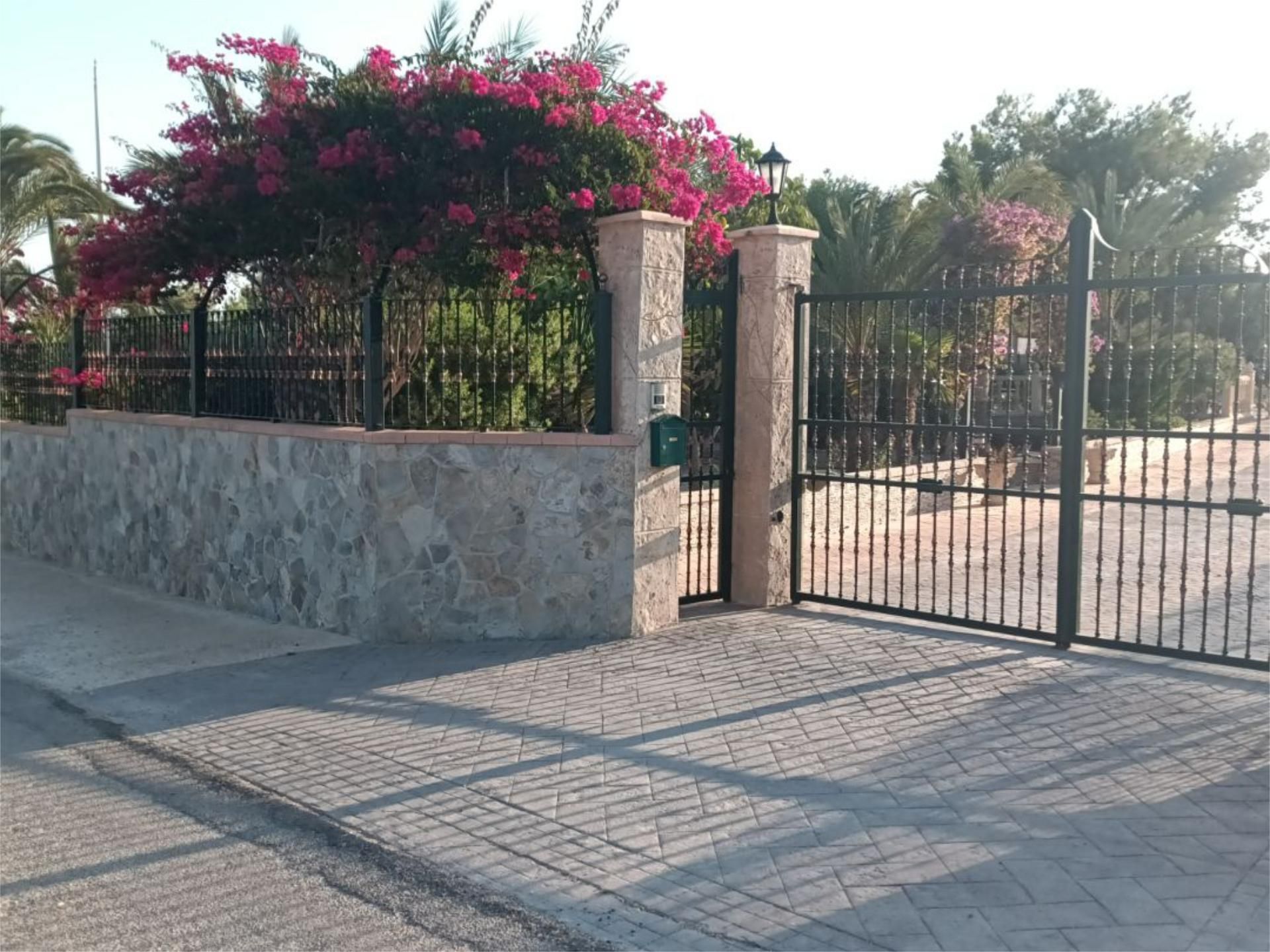 Vista exterior de Pis en venda en Crevillent amb Aire condicionat, Jardí privat i Terrassa
