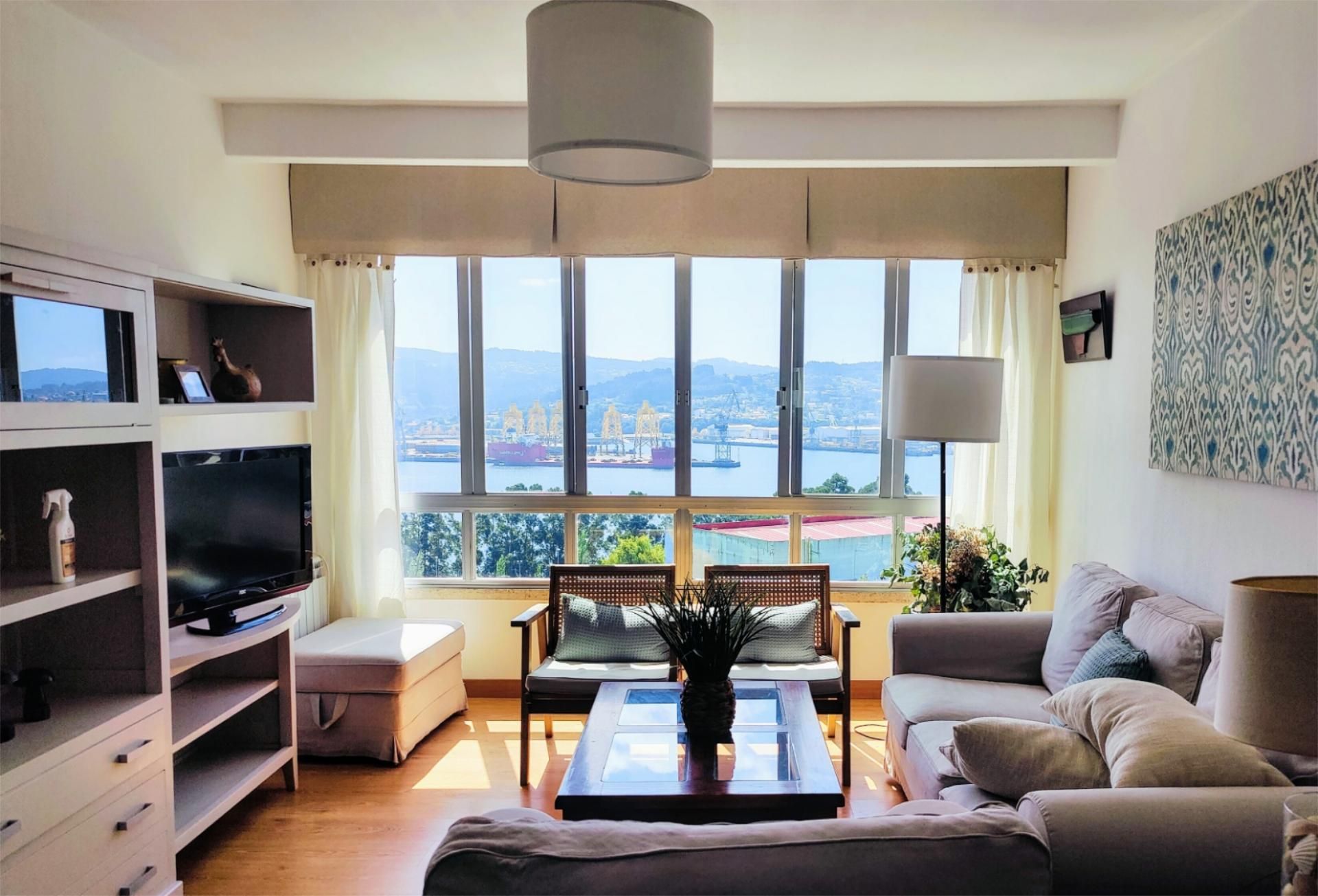 Sala d'estar de Pis de lloguer en Ferrol amb Aparcament comunitari