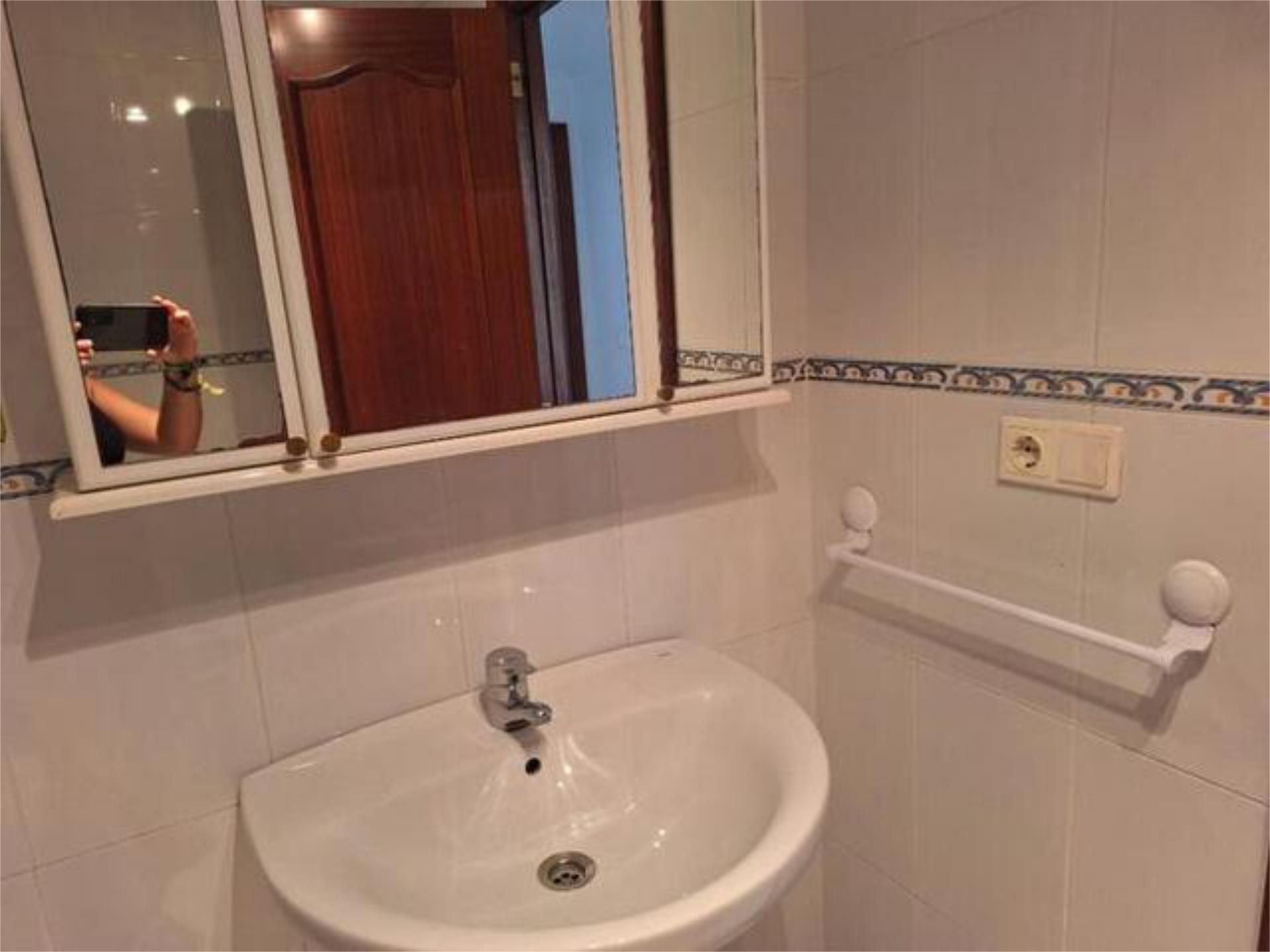 Bathroom of Flat to rent in Tui  with Heating and Storage room