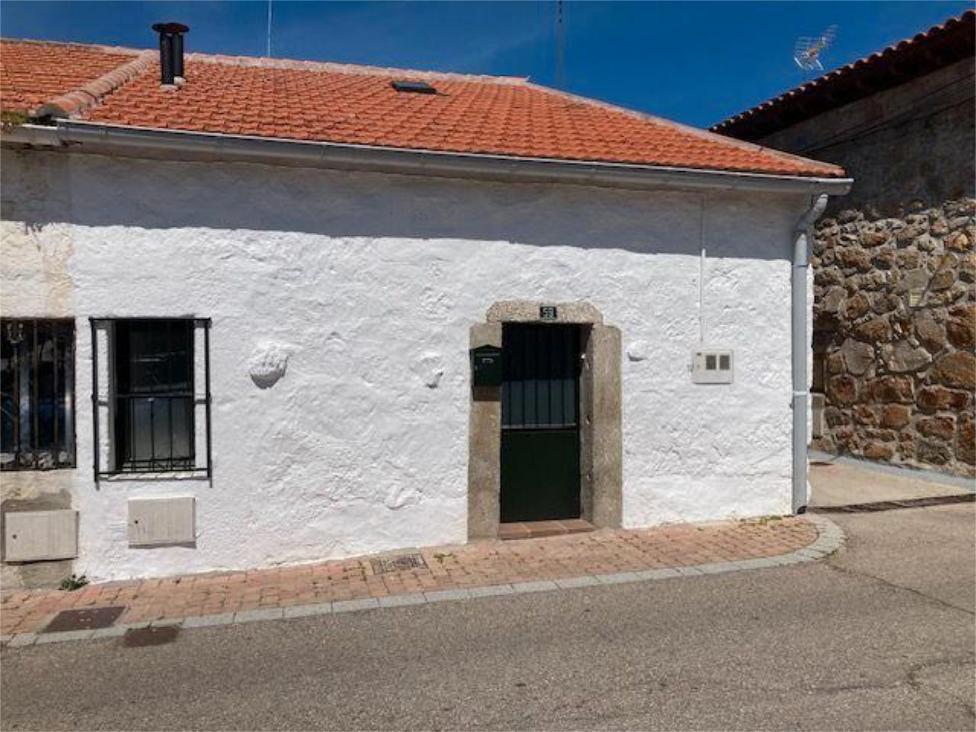 Vista exterior de Casa o xalet de lloguer en Navalagamella amb Calefacció i Es permeten mascotes