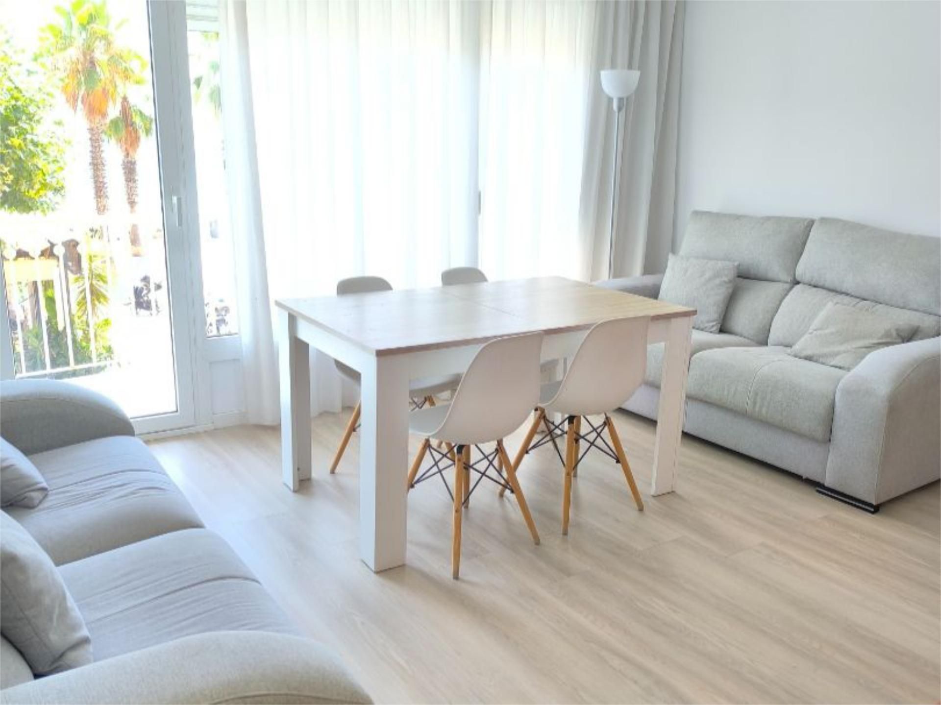 Menjador de Pis de lloguer en Blanes amb Aire condicionat, Calefacció i Parquet