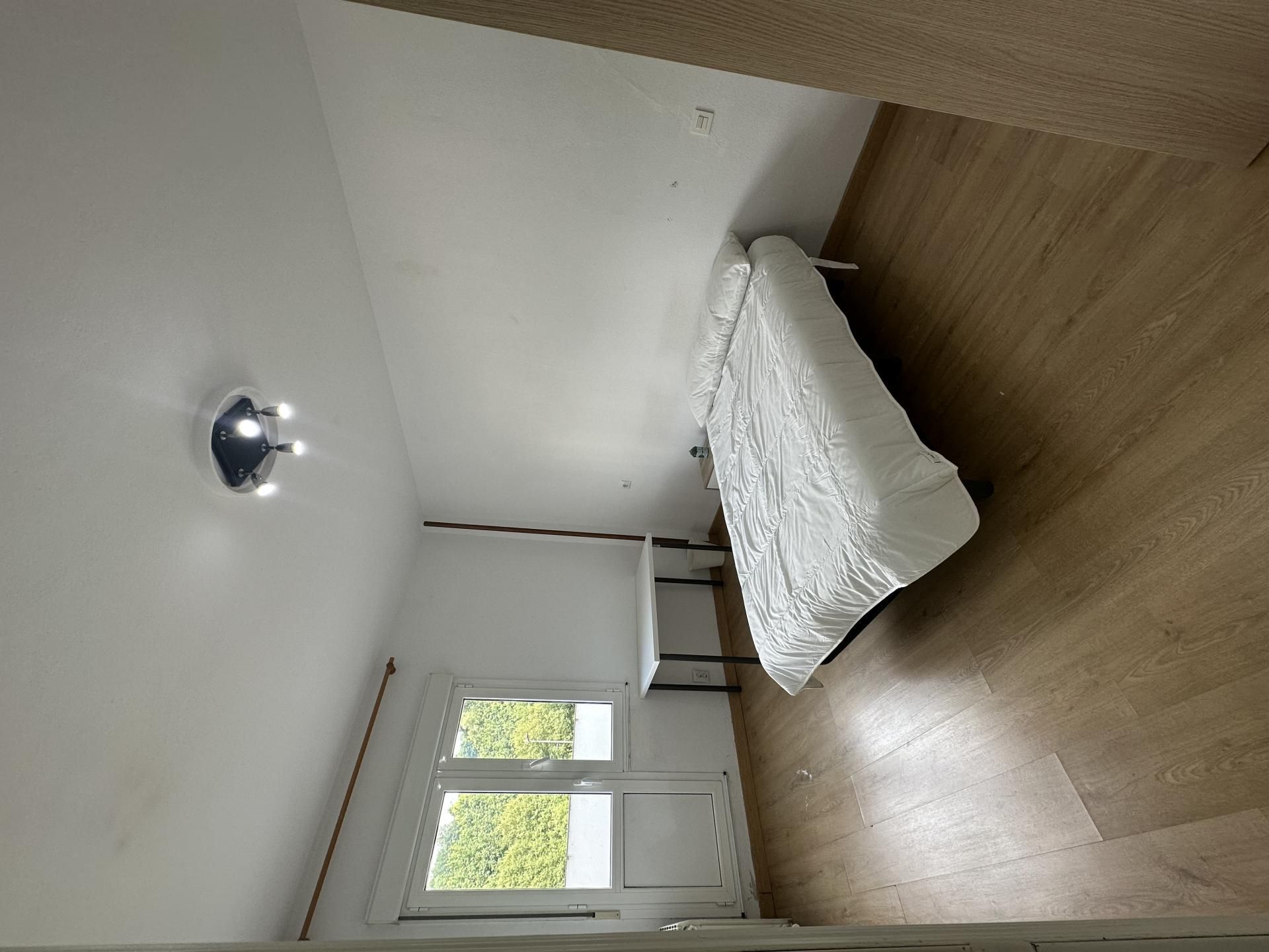 Bedroom of Flat to share in Oviedo   with Heating, Terrace and Furnished