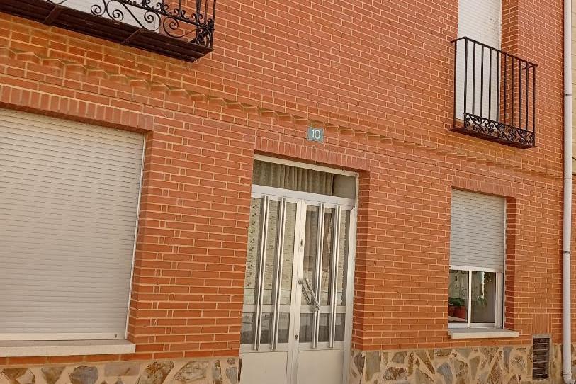 Photo 1 of Single-family semi-detached for sale in Calle Mayor, 10, Castromocho, Palencia