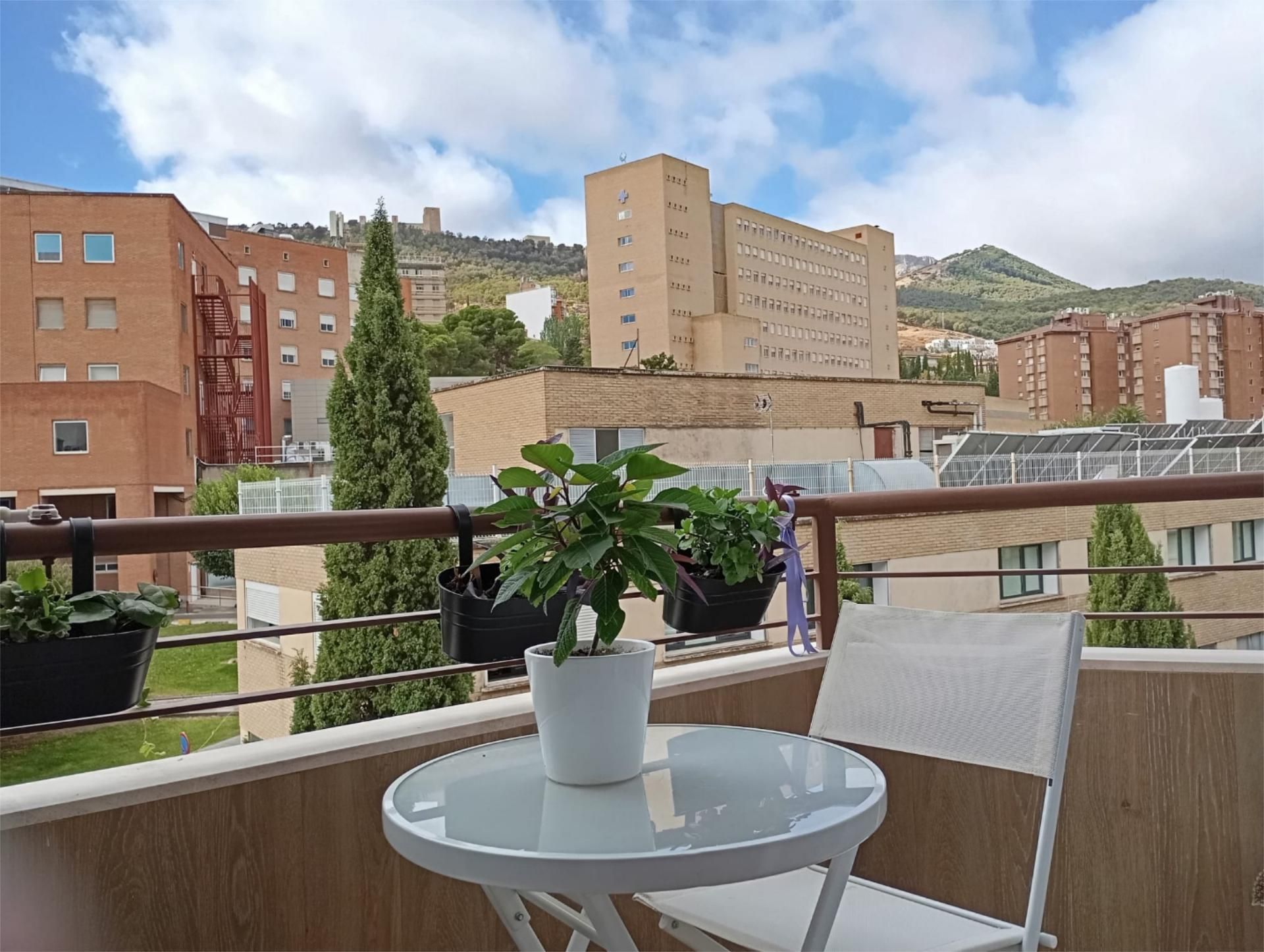 Vista exterior de Pis en venda en  Jaén Capital amb Aire condicionat, Calefacció i Terrassa
