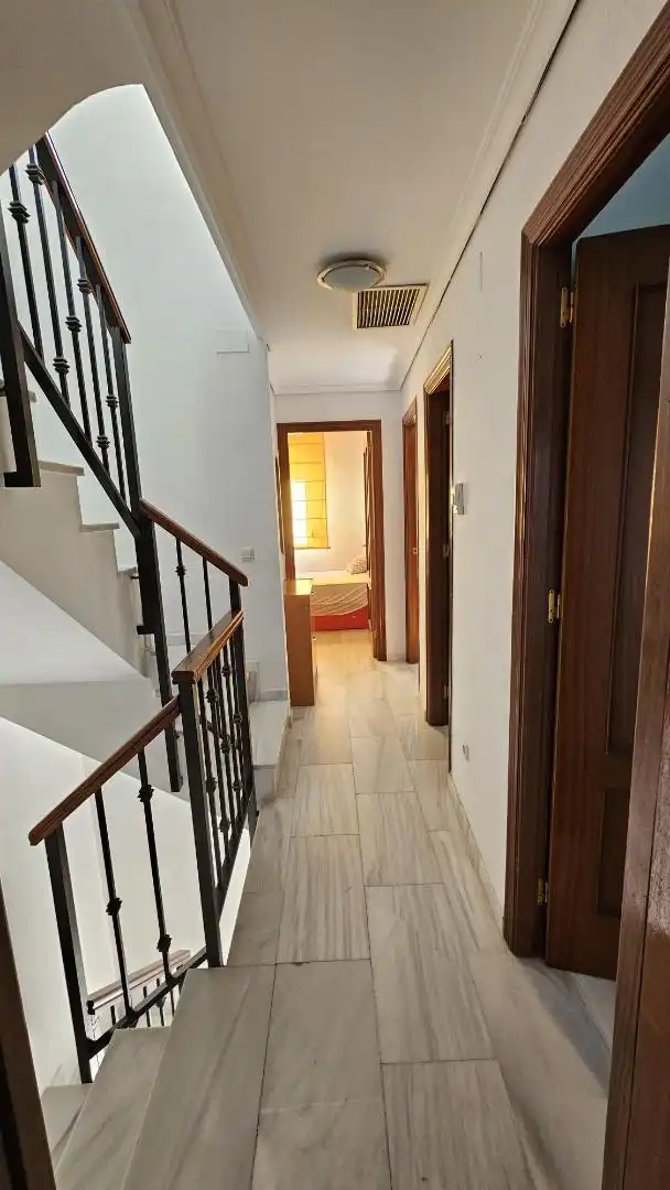 Einfamilien-Reihenhaus zum Verkauf in Paseo de la Ribera, 22, Casco Histórico - Ribera - San Basilio Einfamilien-Reihenhaus zum Verkauf in Córdoba Capital mit Terrasse und Balkon