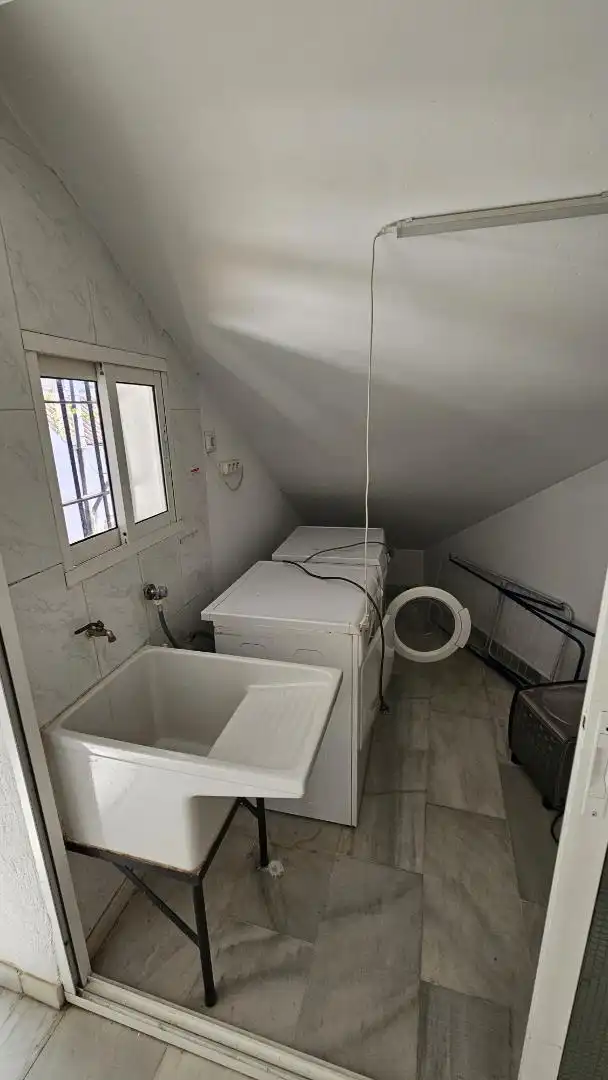 Einfamilien-Reihenhaus zum Verkauf in Paseo de la Ribera, 22, Casco Histórico - Ribera - San Basilio Badezimmer von Einfamilien-Reihenhaus zum Verkauf in Córdoba Capital mit Terrasse und Balkon