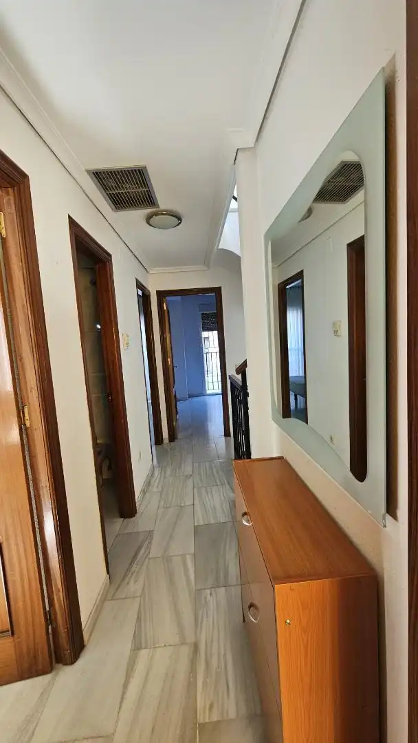 Einfamilien-Reihenhaus zum Verkauf in Paseo de la Ribera, 22, Casco Histórico - Ribera - San Basilio Einfamilien-Reihenhaus zum Verkauf in Córdoba Capital mit Terrasse und Balkon