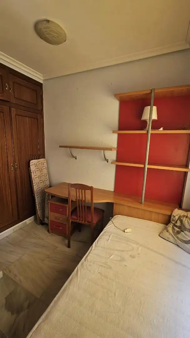 Einfamilien-Reihenhaus zum Verkauf in Paseo de la Ribera, 22, Casco Histórico - Ribera - San Basilio Schlafzimmer von Einfamilien-Reihenhaus zum Verkauf in Córdoba Capital mit Terrasse und Balkon