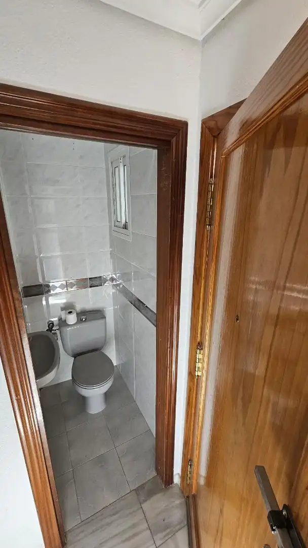Einfamilien-Reihenhaus zum Verkauf in Paseo de la Ribera, 22, Casco Histórico - Ribera - San Basilio Badezimmer von Einfamilien-Reihenhaus zum Verkauf in Córdoba Capital mit Terrasse und Balkon