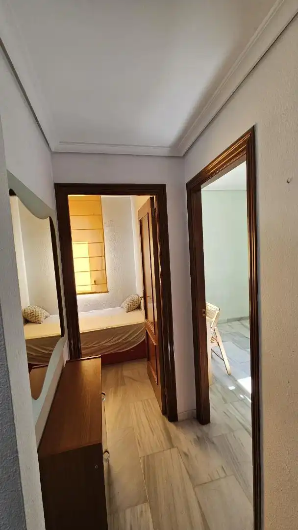 Einfamilien-Reihenhaus zum Verkauf in Paseo de la Ribera, 22, Casco Histórico - Ribera - San Basilio Schlafzimmer von Einfamilien-Reihenhaus zum Verkauf in Córdoba Capital mit Terrasse und Balkon