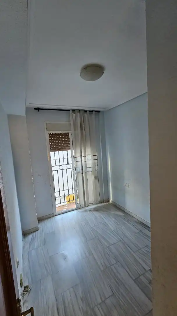 Einfamilien-Reihenhaus zum Verkauf in Paseo de la Ribera, 22, Casco Histórico - Ribera - San Basilio Schlafzimmer von Einfamilien-Reihenhaus zum Verkauf in Córdoba Capital mit Terrasse und Balkon