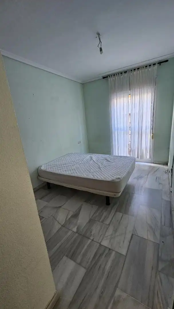 Einfamilien-Reihenhaus zum Verkauf in Paseo de la Ribera, 22, Casco Histórico - Ribera - San Basilio Schlafzimmer von Einfamilien-Reihenhaus zum Verkauf in Córdoba Capital mit Terrasse und Balkon