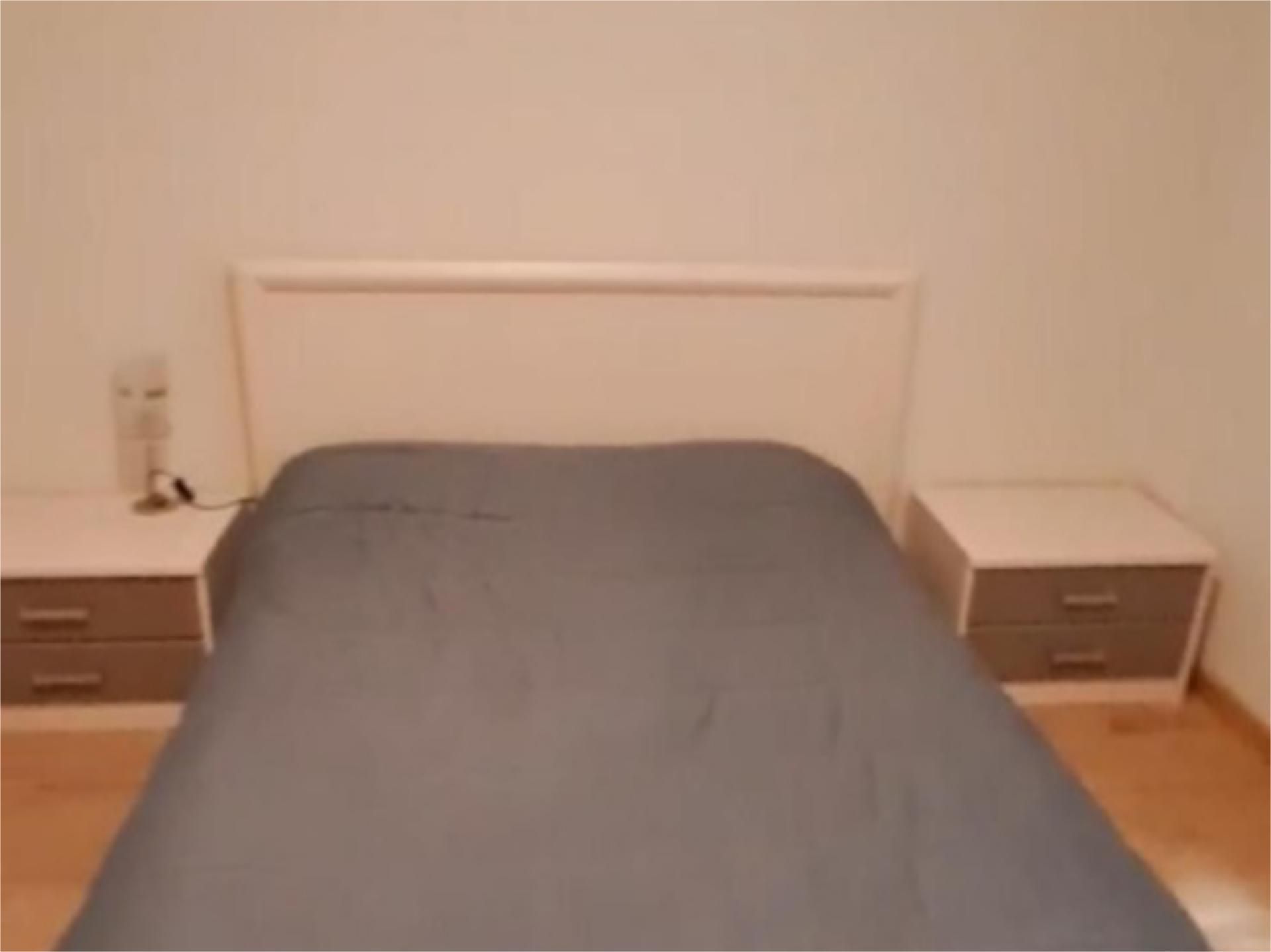 Bedroom of Flat to share in Tudela  with Heating, Parquet flooring and Terrace