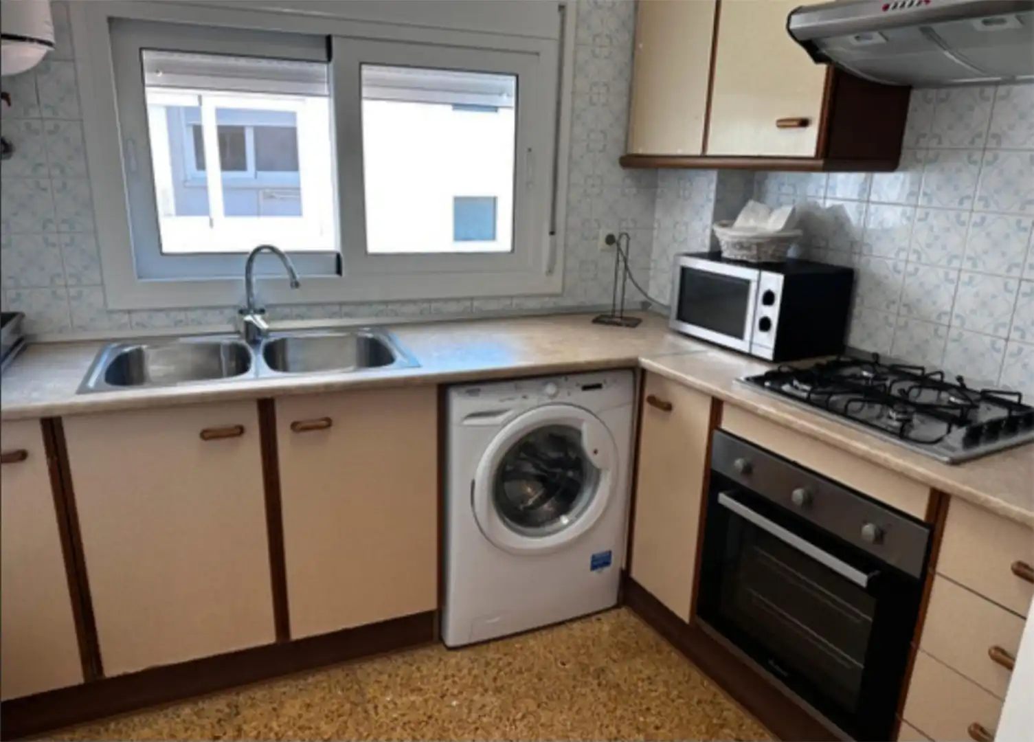 Kitchen of Flat for rent in Valladolid  with Air Conditioner and Furnished