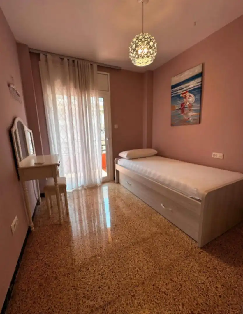Bedroom of Flat for rent in Valladolid  with Air Conditioner and Furnished