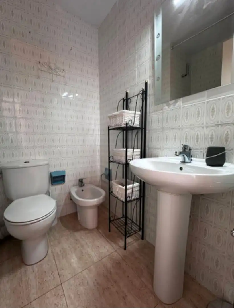 Bathroom of Flat for rent in Valladolid  with Air Conditioner and Furnished