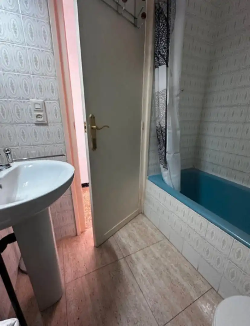 Bathroom of Flat for rent in Valladolid  with Air Conditioner and Furnished
