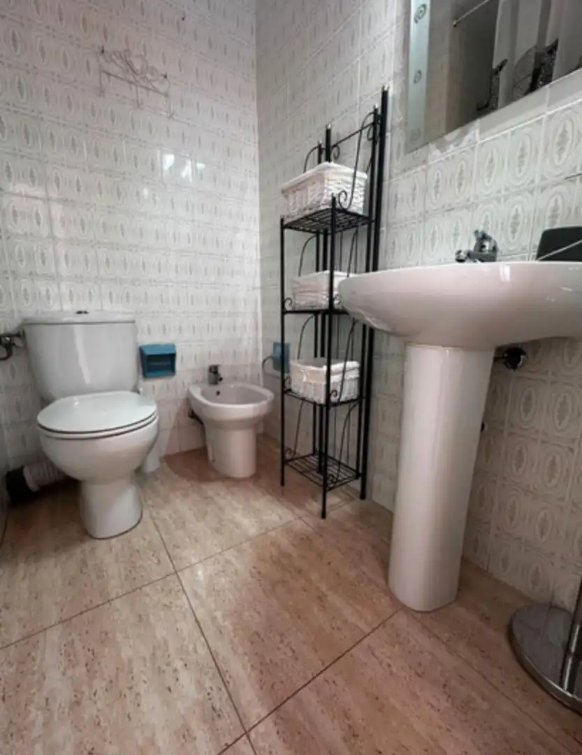 Bathroom of Flat for rent in Valladolid  with Air Conditioner and Furnished