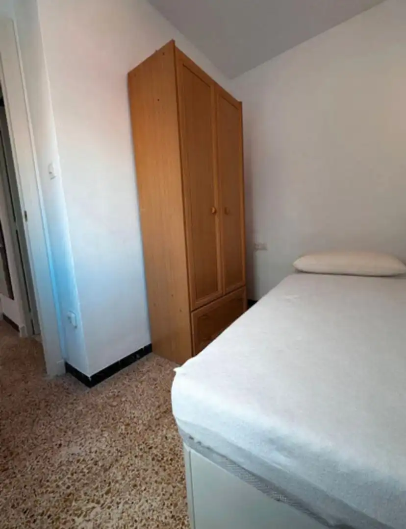 Bedroom of Flat for rent in Valladolid  with Air Conditioner and Furnished