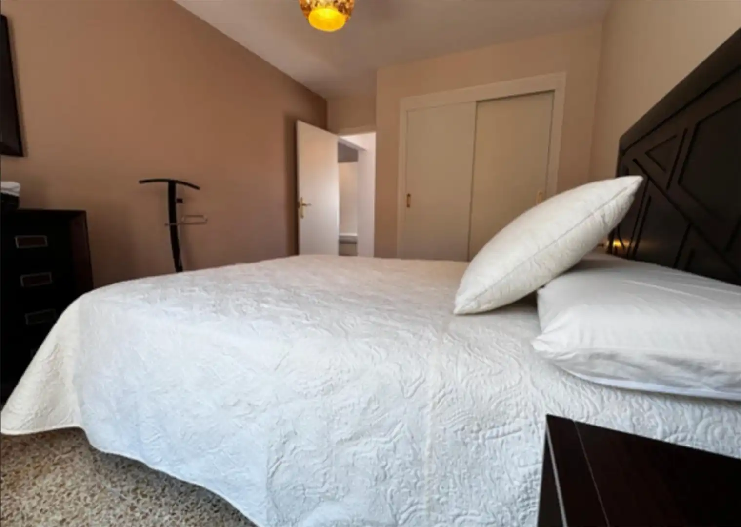 Bedroom of Flat for rent in Valladolid  with Air Conditioner and Furnished